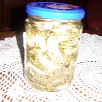 Śledzie z czosnkiem majerankiem  i jałowcem