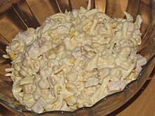 Fot. dronka, sałatka serowa z czosnkiem