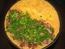 Fot. gluestick, Omlet z szynką, serem i szczypiorkiem