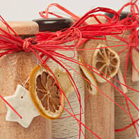 Butelki sznurkiem dekorowane