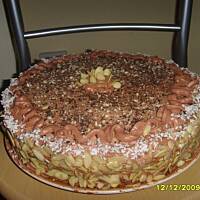 tort czekoladowo-orzechowy z migdalami