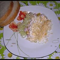 Sałatka imprezowa z porem i ananasem - warstwowa