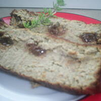 Pasztet z rodzynkami moczonymi w winie kasiuli