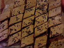 Fot. Misiadełko, orzechowe romby z żółtą polewą