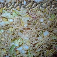 Sałatka z zupek chińskich i pekińska kapusta