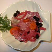 Sledzie marynowane z czarna porzeczka i anyzem gwiazdkowym