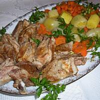 Delikatne żeberka z warzywami z parowaru