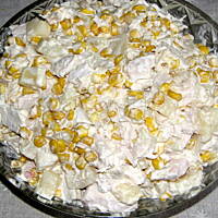 Sałatka z kurczaka z ananasem