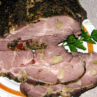 Karkówka szpikowana czosnkiem