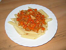 Fot. elly, makaronowe rurki z sosem z tuńczyka