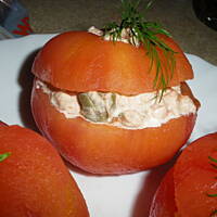 pomidorki z farszem z tuńczyka i kaparów