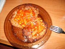 Fot. balbinka1001, placki ziemniaczane z kielbasa i sosem