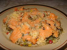 Fot. emocja, Smaczny kurczak z warzywami, ryżem i sosem