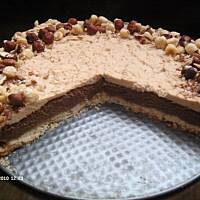 Sernik kawowy z orzechami