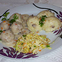 Kulki z mięsa mielonego w sosie pieczarkowo - śmietanowym