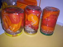 Fot. Mantu, kolorowe pomidory w galarecie