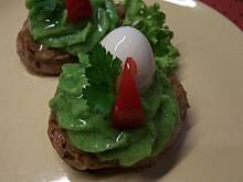 Fot. Alll, Polędwiczki z musem brokułowym i jajami przepiórczymi