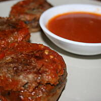 Pieczarki z nadzieniem mięsno serowym z pomidorowym sosem kasiuli