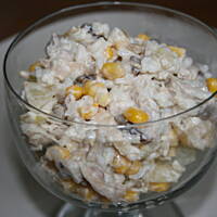 Sałatka z kurczaka na słodko z smażonymi pieczarkami kasiuli