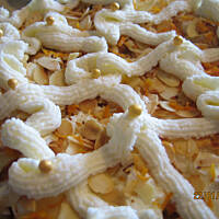 Tort migdałowy z rumowym ponczem