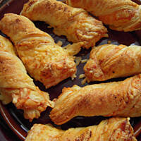 Pikantne francuskie paluchy serowe