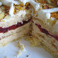 Tort migdałowy z rumowym ponczem