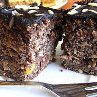 Makowiec z jabłkami i bakaliami