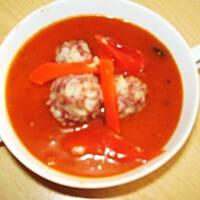 Zupa pomidorowo-paprykowa z klopsikami wołowymi