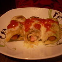 Parówki ze szpinakiem w cieście naleśnikowym