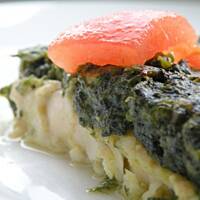 Ryba zapiekana pod szpinakiem z serem pleśniowym