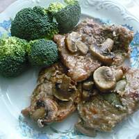 Łopatka z pieczarkami i cebulą