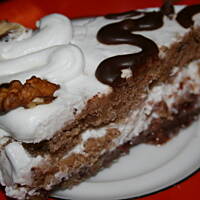 Ciasto orzechowe -  wilgotne z śmietankowym kremem i truskawkami kasiuli