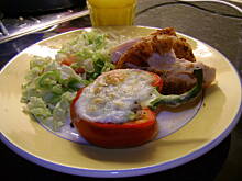 Fot. ag, pieczony indyk i papryka nadziewana