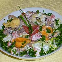 Sałatka pieczarkowa z kolorowym tortellini