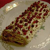 Rolada z czerwonymi borówkami