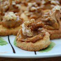 Ciasteczka z kajmakiem i orzechami