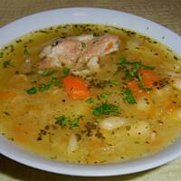 Zupa kapuśniak na żeberkach z fasolką