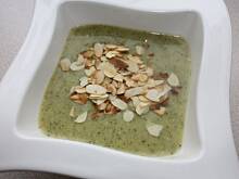 Fot. cieply, Krem z brokułów z migdałami