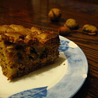 Banalnie proste ciasto z jabłkami i orzechami