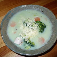 Zupa brokułowa z makaronem