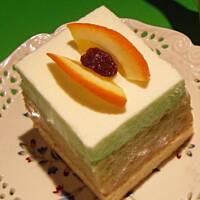 Jabłka w budyniu na biszkopcie pod białą chmurką