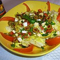 Sałatka z serami pleśniowymi szybka i smaczna