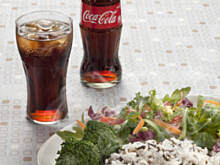 Fot. Coca-Cola, Ryba morska z ryżem, brokułami i sałatą