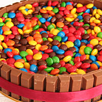 Czekoladowe ciasto z m&ms i kite kat