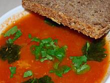Fot. Lo-la, zupa z soczewicy z pomidorami