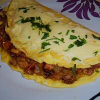 Smakowity  omlet z kurkami i szynką