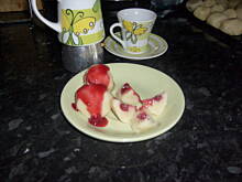 Fot. milaloveam, Knedle ziemniaczane z wiśniami i sosem