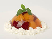 Fot. Wkn, Galaretka z herbaty i brzoskwiń