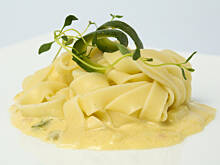 Fot. Wkn, Wstążki pod cukinią i cheddarem