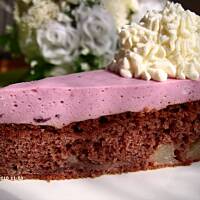 Ciasto kakaowe z gruszkami i masą jagodową